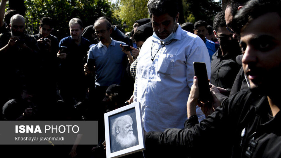 مراسم تشییع پیکر هوشنگ ابتهاج ـ رشت