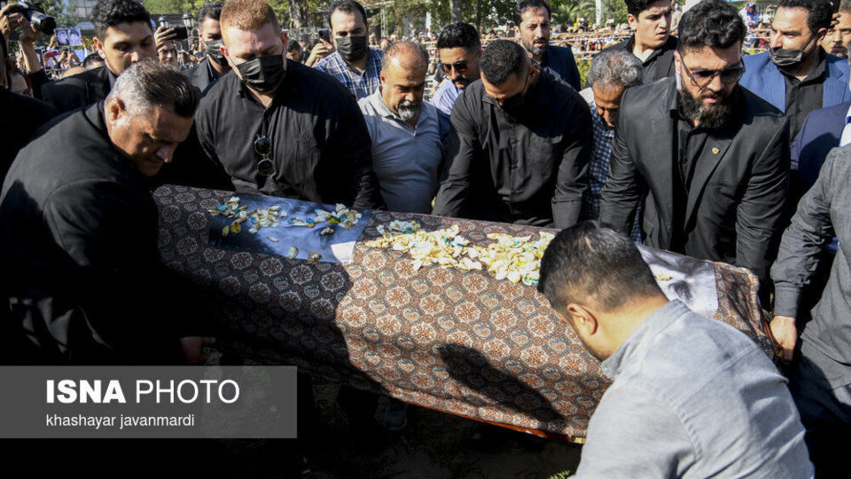 مراسم تشییع پیکر هوشنگ ابتهاج ـ رشت