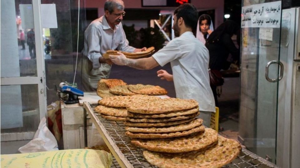  افزایش مصرف نان به دلیل گرانی مواد غذایی/ آمار مفقودی ۶ هزار تن آرد گندم نمی‌تواند واقعی باشد/