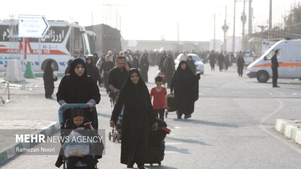 حضور پرشور زائران اربعین حسینی در مرز مهران