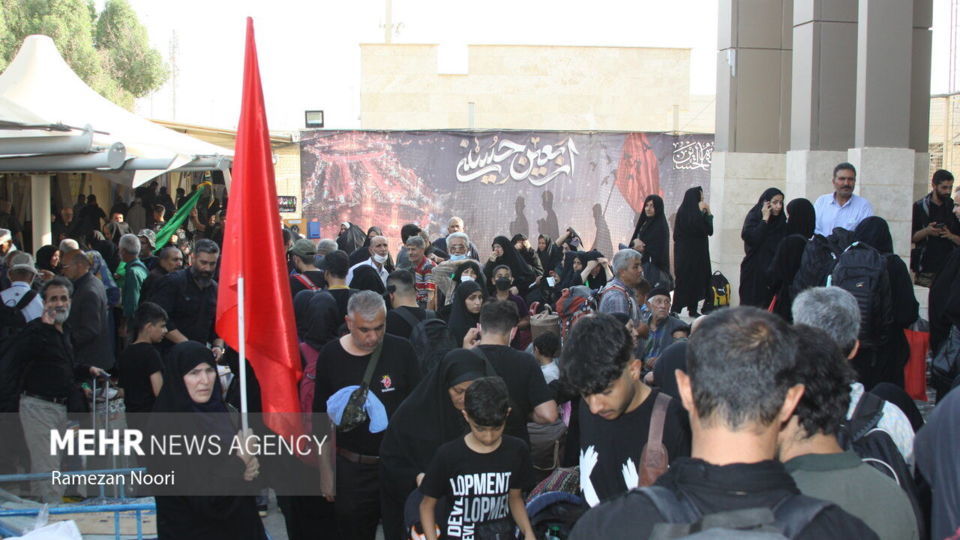 حضور پرشور زائران اربعین حسینی در مرز مهران