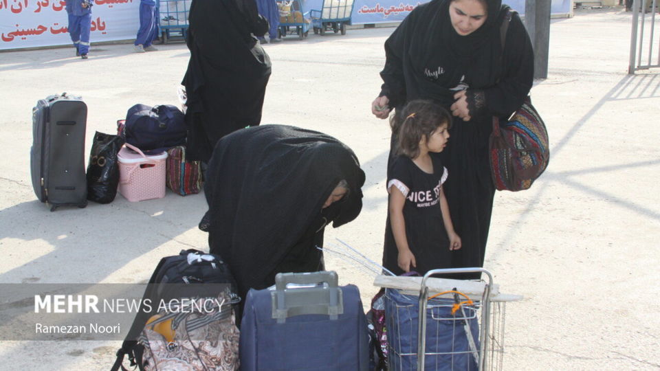 حضور پرشور زائران اربعین حسینی در مرز مهران