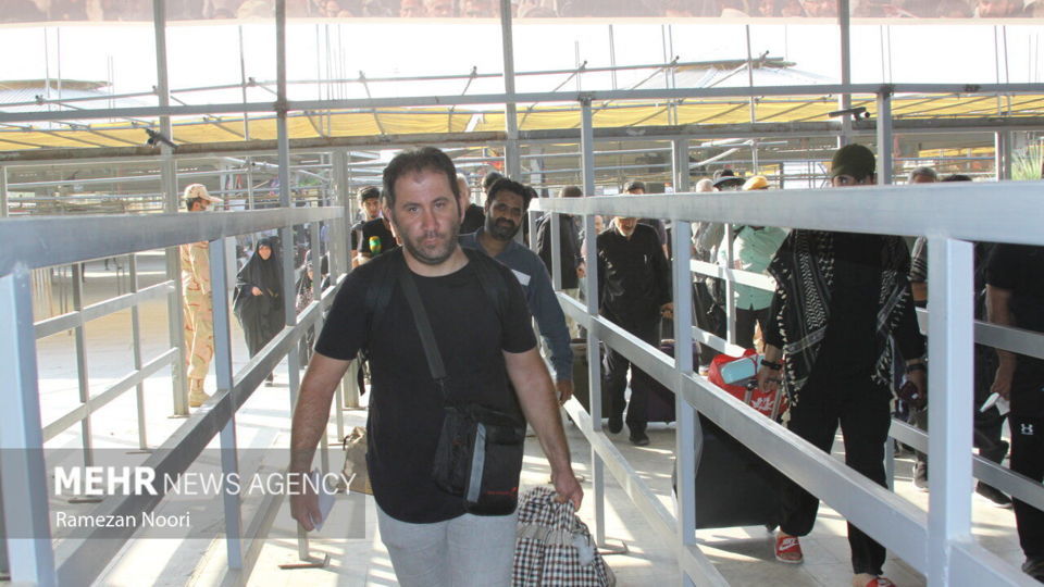 حضور پرشور زائران اربعین حسینی در مرز مهران