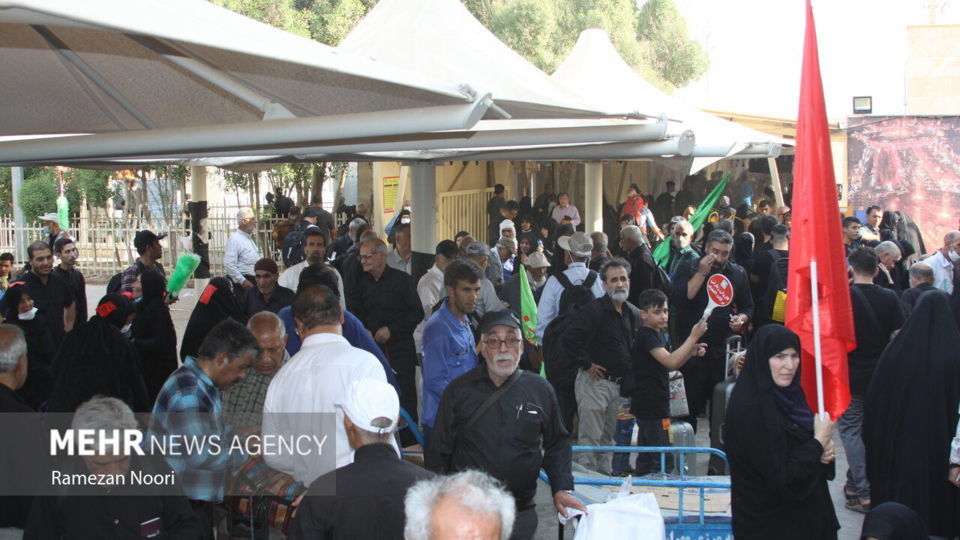 حضور پرشور زائران اربعین حسینی در مرز مهران