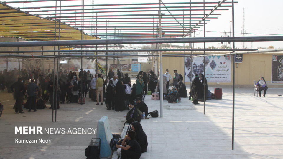 حضور پرشور زائران اربعین حسینی در مرز مهران