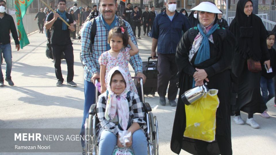 حضور پرشور زائران اربعین حسینی در مرز مهران