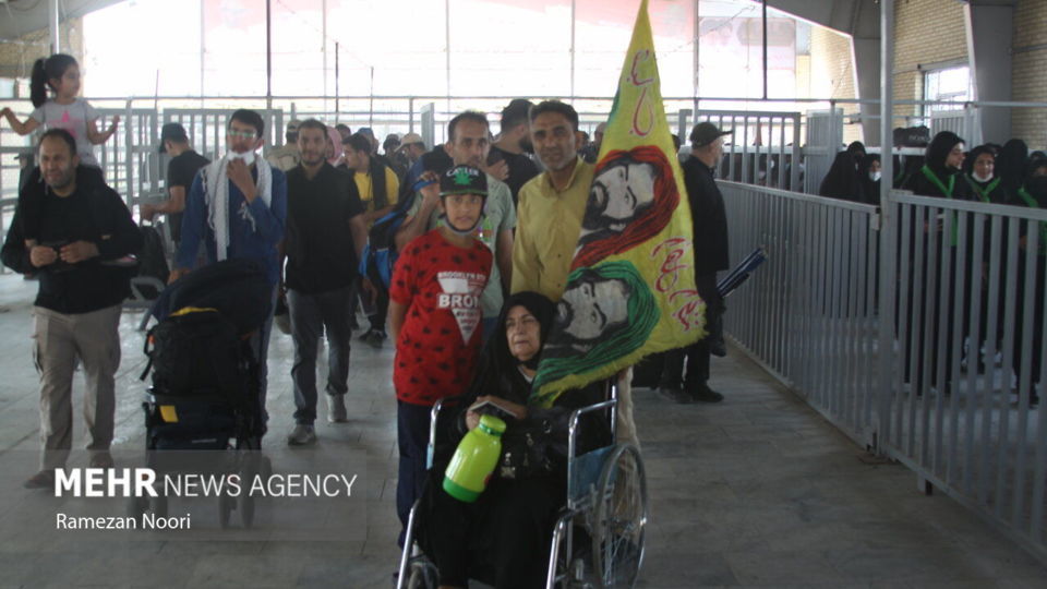 حضور پرشور زائران اربعین حسینی در مرز مهران