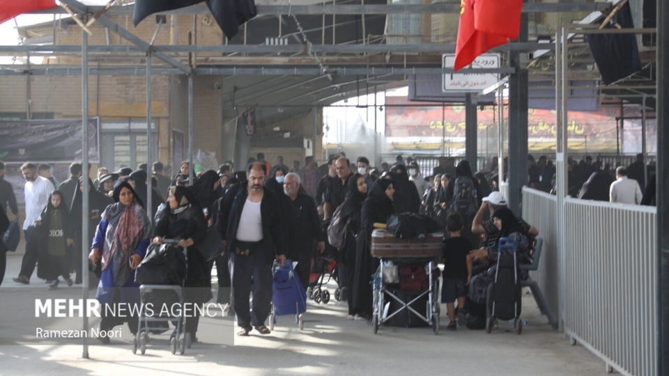 حضور پرشور زائران اربعین حسینی در مرز مهران