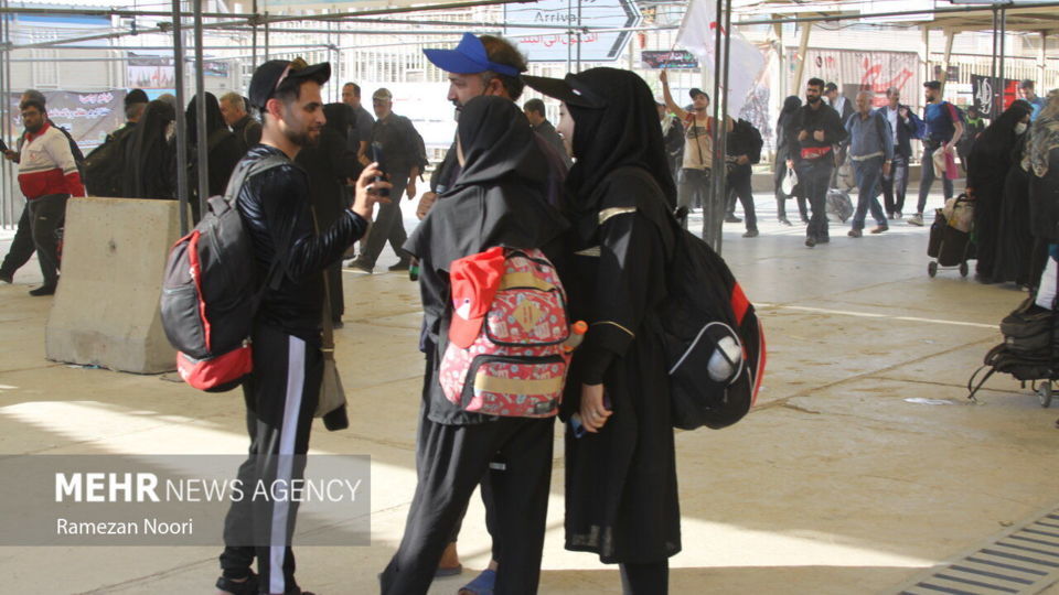 حضور پرشور زائران اربعین حسینی در مرز مهران