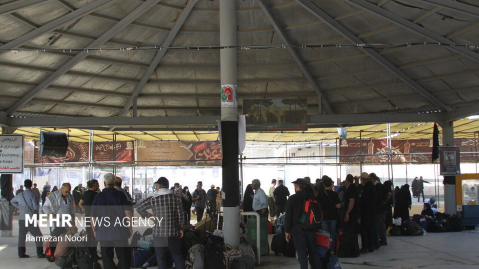 حضور پرشور زائران اربعین حسینی در مرز مهران