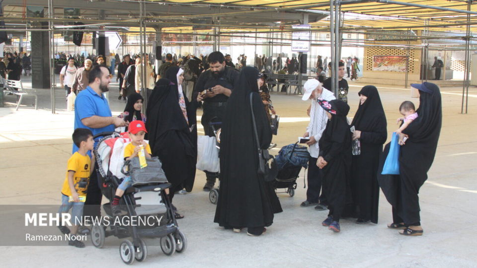 حضور پرشور زائران اربعین حسینی در مرز مهران