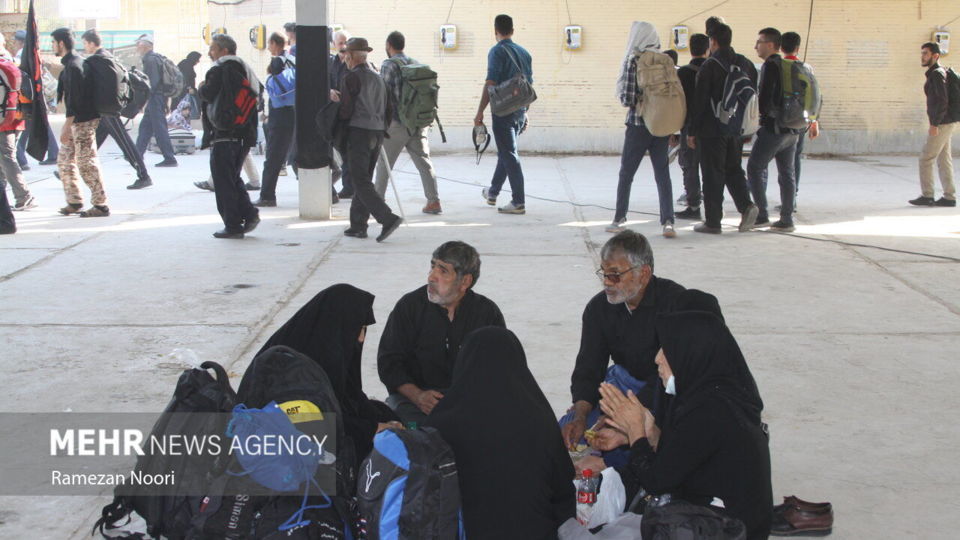 حضور پرشور زائران اربعین حسینی در مرز مهران