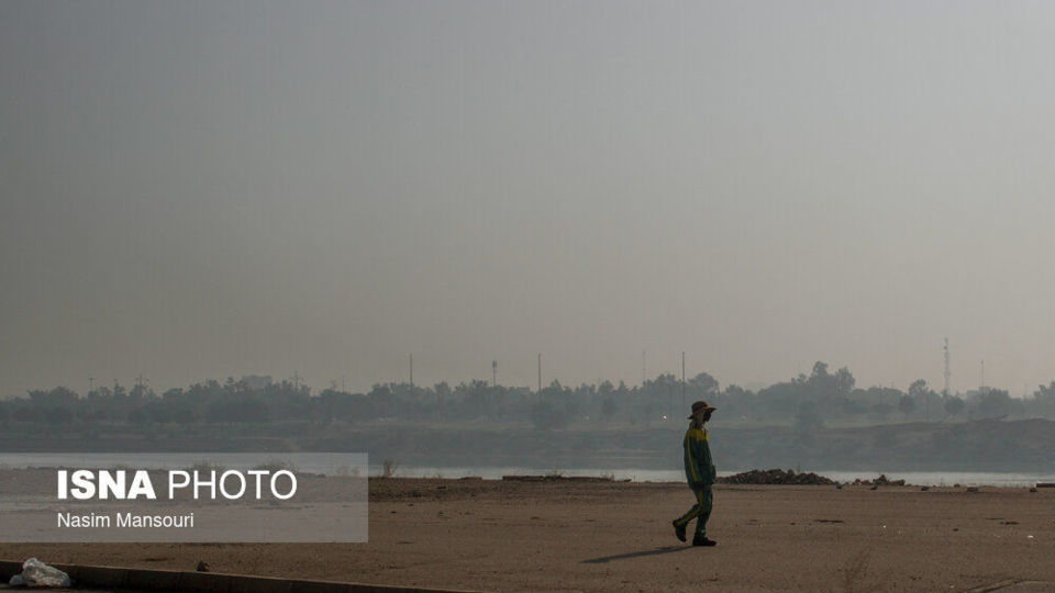 دود هورالعظیم در آسمان اهواز