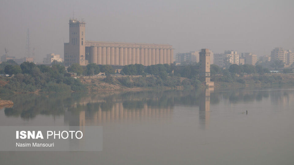 دود هورالعظیم در آسمان اهواز