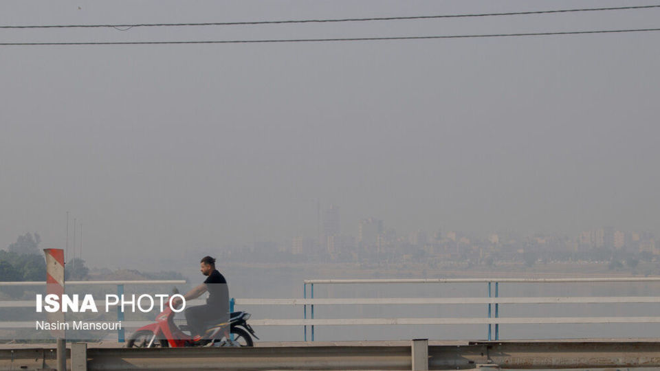 دود هورالعظیم در آسمان اهواز