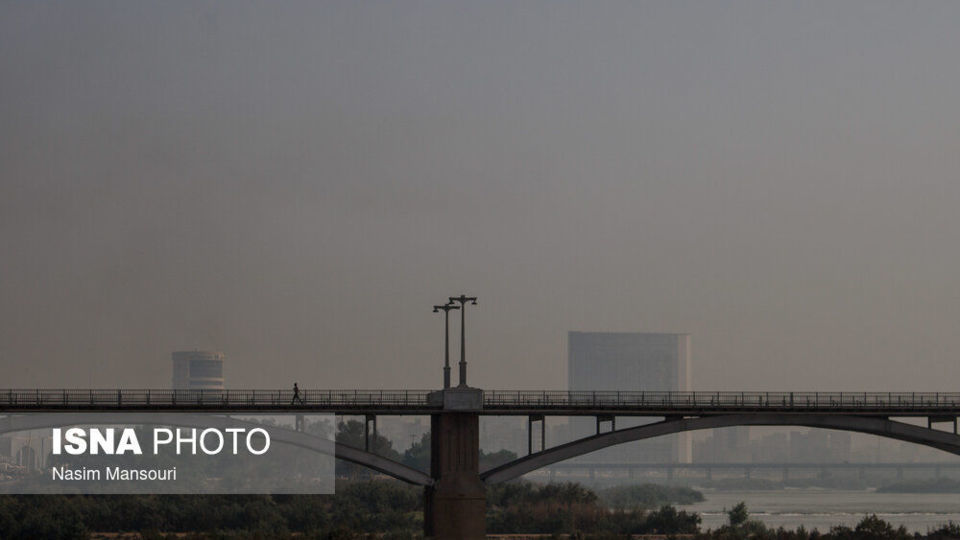 دود هورالعظیم در آسمان اهواز