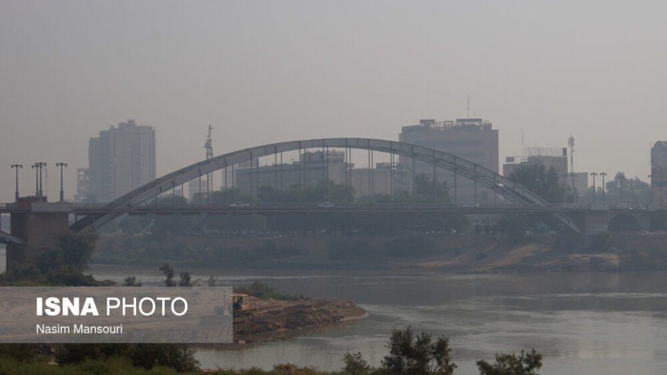 دود هورالعظیم در آسمان اهواز