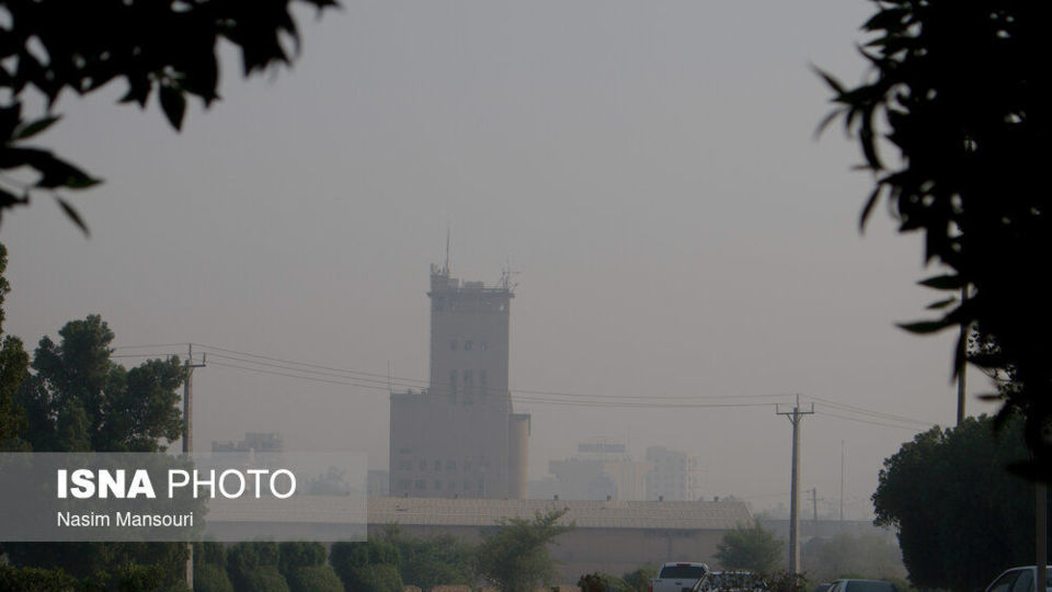 دود هورالعظیم در آسمان اهواز