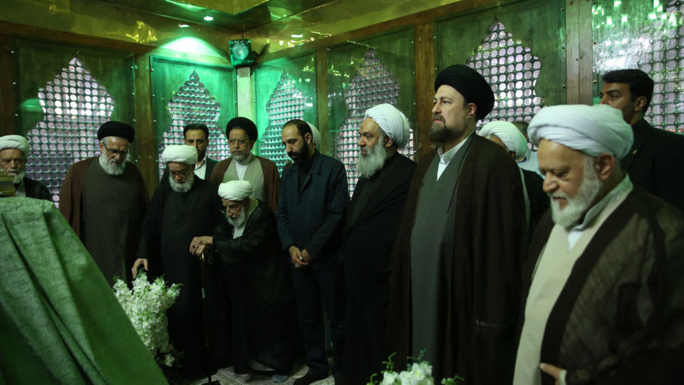     تجدید میثاق رئیس و اعضای مجلس خبرگان رهبری با آرمان های امام خمینی (س) 