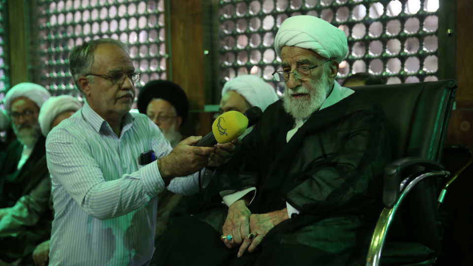     تجدید میثاق رئیس و اعضای مجلس خبرگان رهبری با آرمان های امام خمینی (س) 