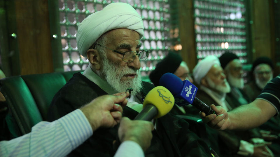     تجدید میثاق رئیس و اعضای مجلس خبرگان رهبری با آرمان های امام خمینی (س) 