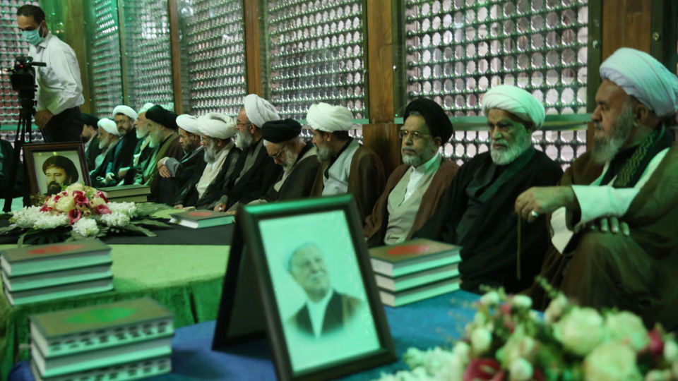     تجدید میثاق رئیس و اعضای مجلس خبرگان رهبری با آرمان های امام خمینی (س) 