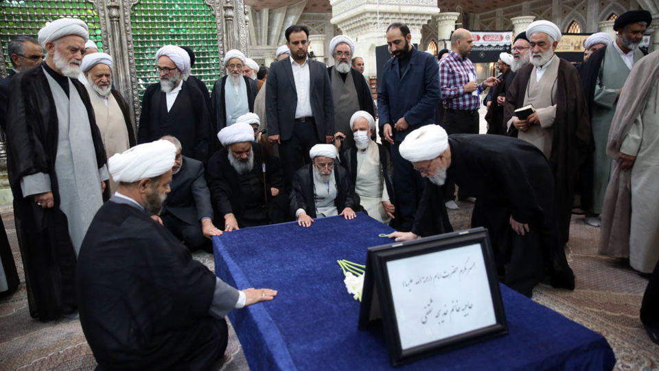     تجدید میثاق رئیس و اعضای مجلس خبرگان رهبری با آرمان های امام خمینی (س) 