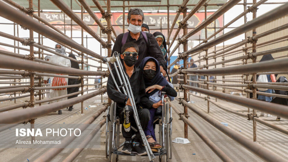 عبور زائران اربعین حسینی از مرز شلمچه