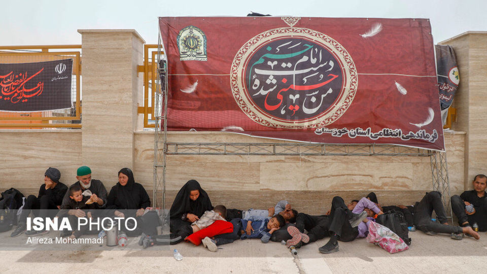 عبور زائران اربعین حسینی از مرز شلمچه