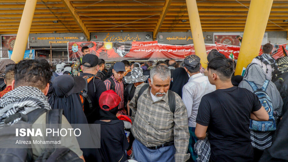 عبور زائران اربعین حسینی از مرز شلمچه