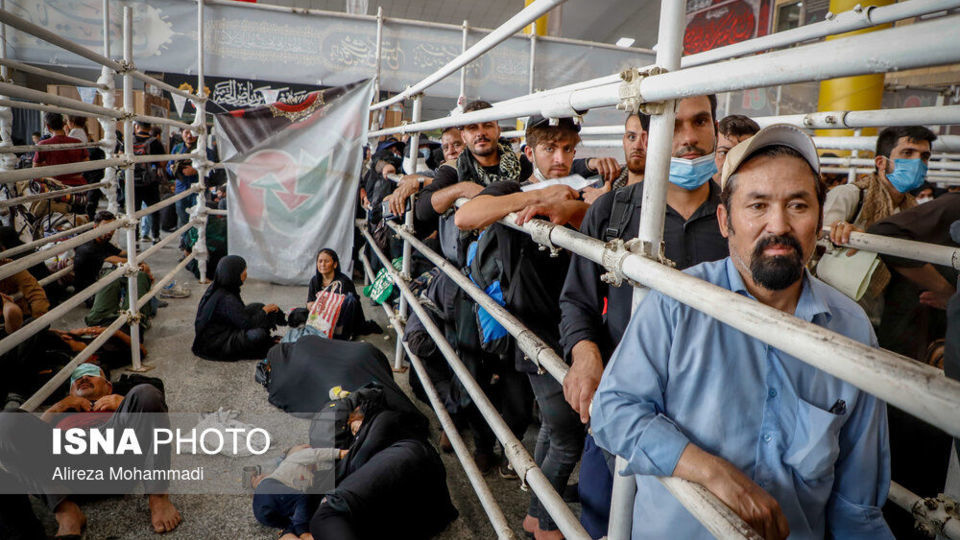 عبور زائران اربعین حسینی از مرز شلمچه