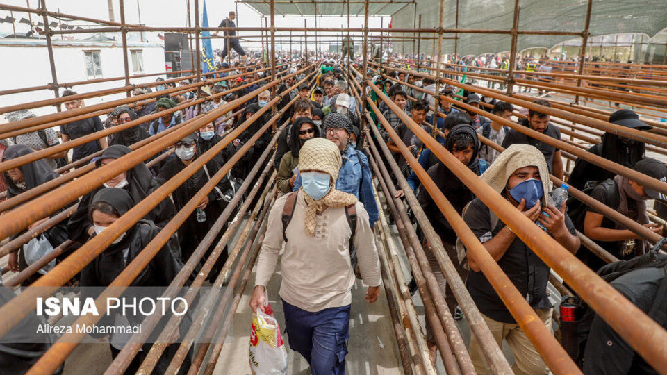 عبور زائران اربعین حسینی از مرز شلمچه