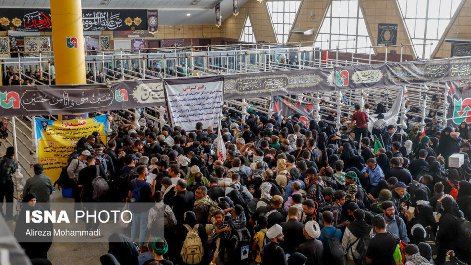 عبور زائران اربعین حسینی از مرز شلمچه
