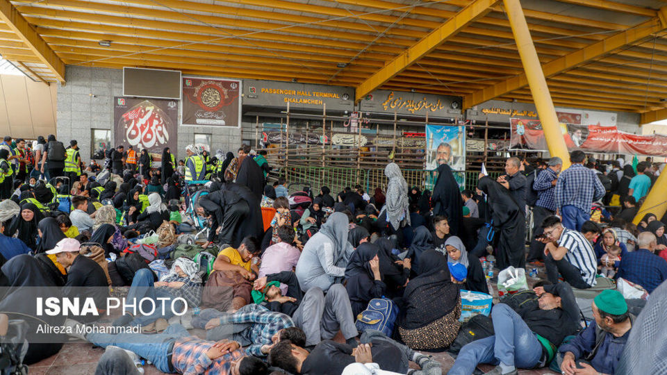 عبور زائران اربعین حسینی از مرز شلمچه
