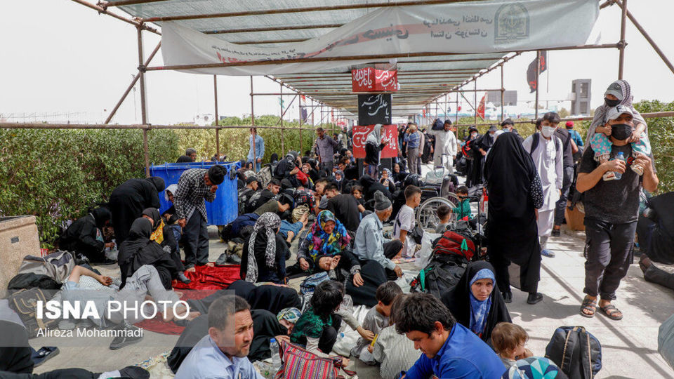 عبور زائران اربعین حسینی از مرز شلمچه