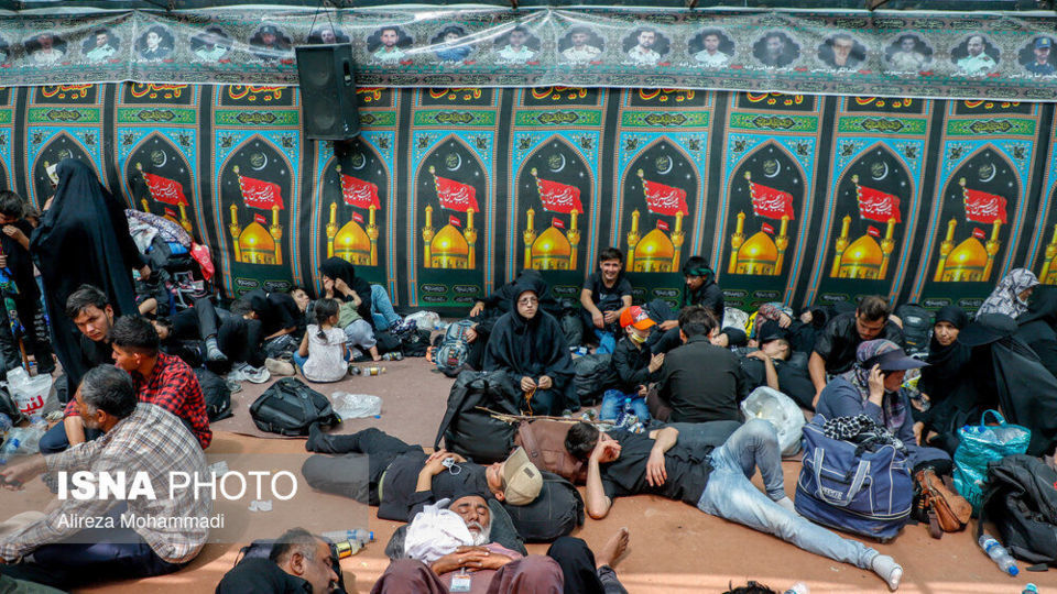 عبور زائران اربعین حسینی از مرز شلمچه