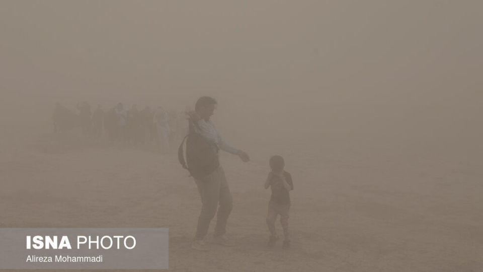 پیاده در غبار