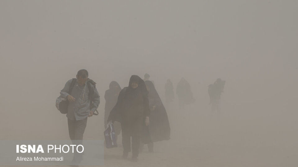 پیاده در غبار