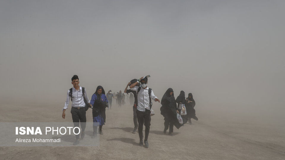 پیاده در غبار