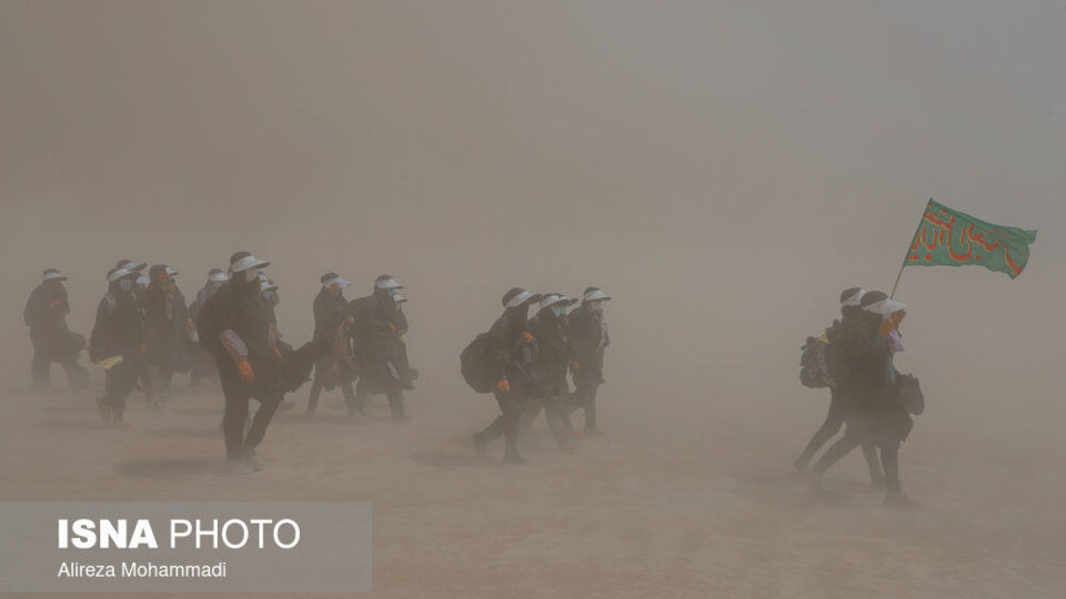 پیاده در غبار