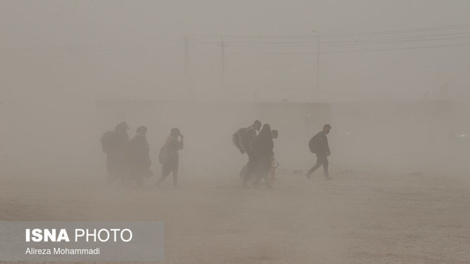 پیاده در غبار