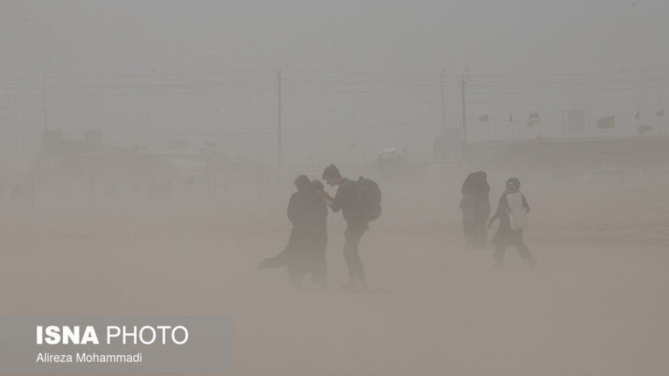 پیاده در غبار