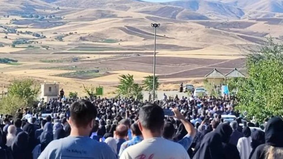 پیکر مهسا امینی در زادگاهش به خاک سپرده شد