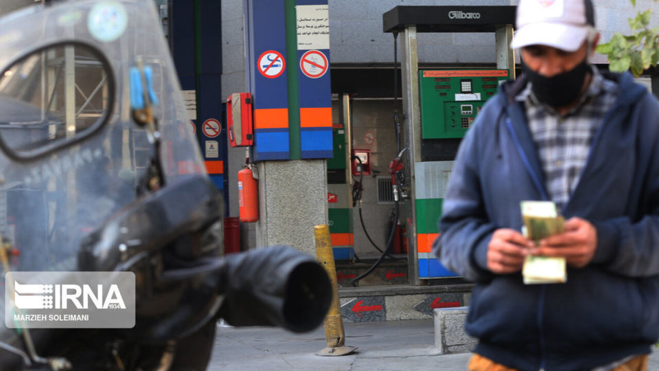 دولت بنزین را گران نمی‌کند/ منتقدان دولت دست از شایعه پراکنی بردارند