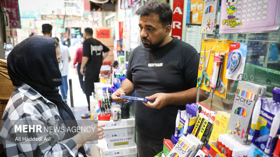بازار لوازم التحریر در آستانه بازگشایی مدارس