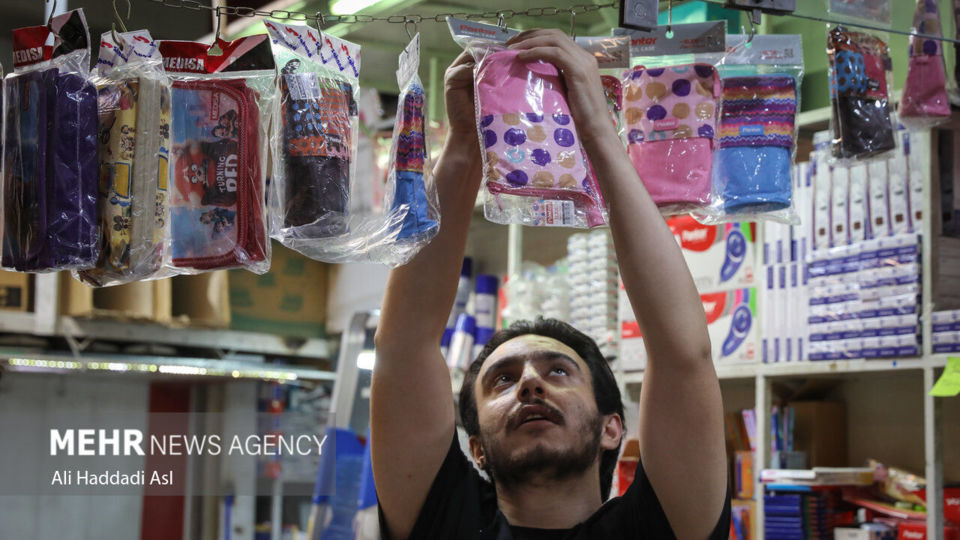 بازار لوازم التحریر در آستانه بازگشایی مدارس