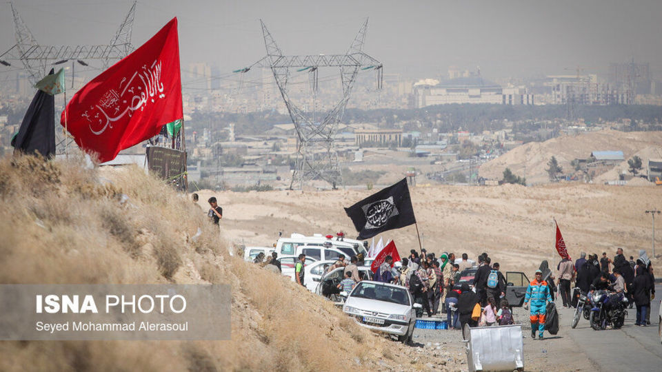 زائران پیاده حرم امام رضا (ع)