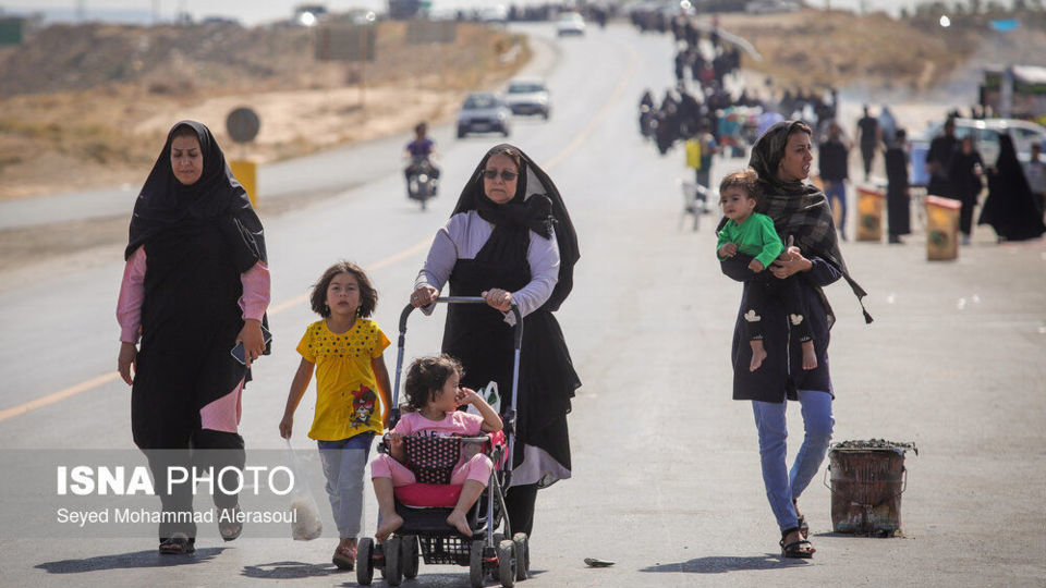 زائران پیاده حرم امام رضا (ع)