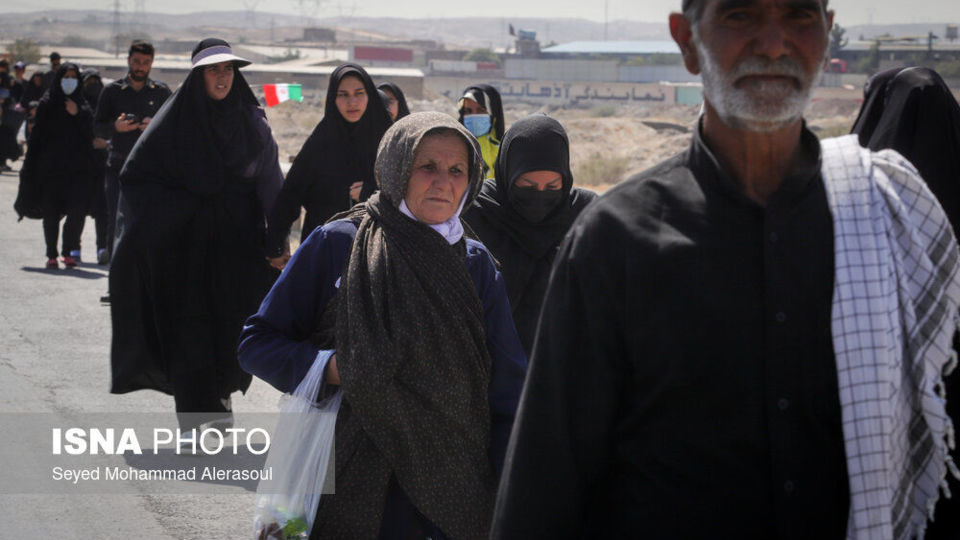 زائران پیاده حرم امام رضا (ع)