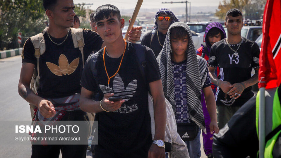 زائران پیاده حرم امام رضا (ع)